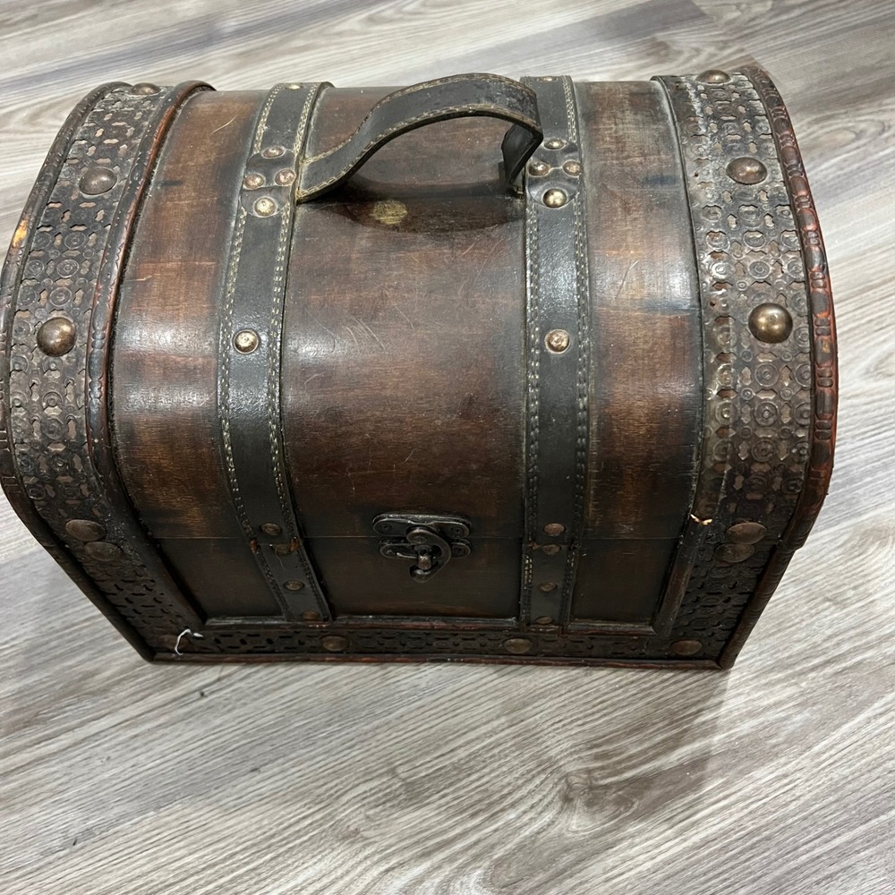 VTG Wooden Pirate Treasure Chest Decorative Trunk with Unique Wooden Trim